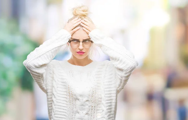 Młoda Piękna Kobieta Blondynka Okularach Białym Tle Cierpiących Ból Głowy — Zdjęcie stockowe