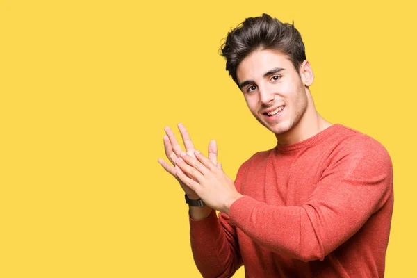 Young Handsome Man Isolated Background Clapping Applauding Happy Joyful Smiling — Stock Photo, Image