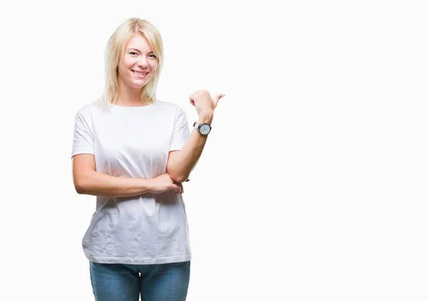 Joven Hermosa Mujer Rubia Vistiendo Una Camiseta Blanca Sobre Fondo —  Fotos de Stock