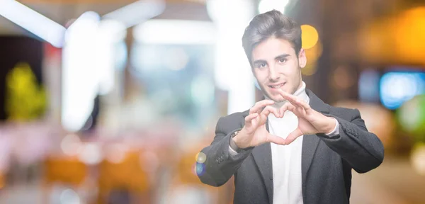 Giovane Uomo Elegante Che Indossa Cappotto Invernale Sfondo Isolato Sorridente — Foto Stock