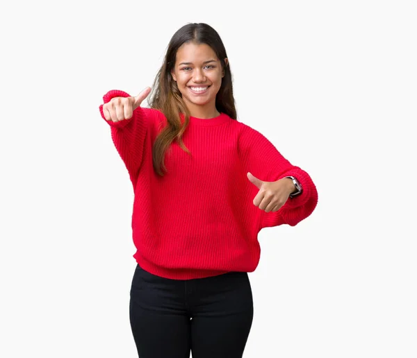 Mujer Morena Hermosa Joven Vistiendo Suéter Rojo Invierno Sobre Fondo — Foto de Stock