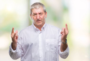 Deli ifade rock simge elle yapıyor ile bağırarak izole arka plan üzerinde yakışıklı komuta sizde. Müzik yıldızı. Ağır kavramı.