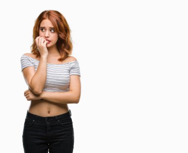 Genç güzel kadın yüzünden stresli ve gergin ile izole arka plan tırnak ısırma dudaklarından eller. Anksiyete sorunu.