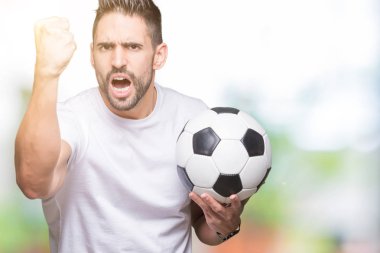 Genç adam futbol futbol topu yere izole arka rahatsız ve öfke, çılgın ve yükseltilmiş el, öfke kavramı ile diye bağıran ile sinirli bağırarak holding