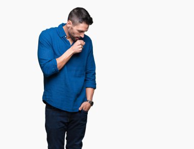Yakışıklı delikanlı duygu hasta ve soğuk veya bronşit için semptom olarak öksürük izole arka plan üzerinde. Sağlık kavramı.