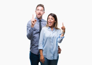 Genç işçiler iş çift başarılı fikirle parmağı yukarıyı izole arka plan üzerinde. Çıktıktan ve mutlu. Bir numara.