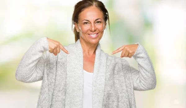 Bella Donna Adulta Mezza Età Che Indossa Maglione Invernale Sfondo — Foto Stock