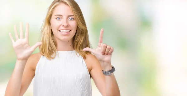 Mooie Elegante Jongedame Geïsoleerde Achtergrond Weergeven Met Vingers Omhoog Nummer — Stockfoto