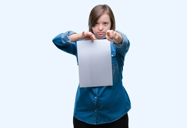 Young Adult Woman Syndrome Holding Blank Paper Sheet Isolated Background — Stock Photo, Image