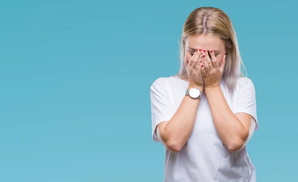 Mujer Rubia Joven Sobre Fondo Aislado Con Expresión Triste Cubriendo —  Fotos de Stock