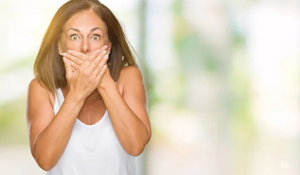 Schöne Erwachsene Frau Mittleren Alters Über Isolierten Hintergrund Schockiert Mund — Stockfoto