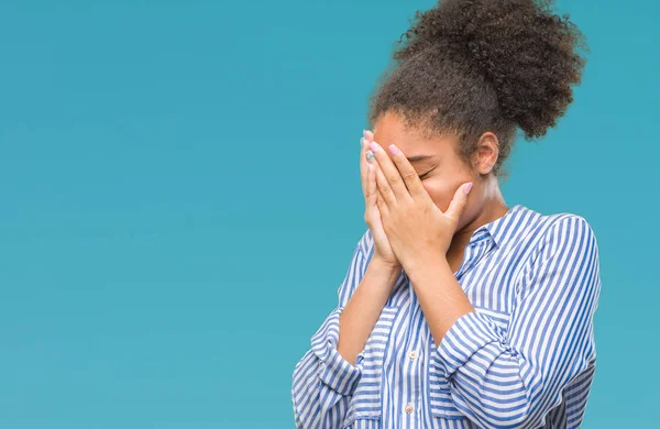 Mujer Afroamericana Joven Sobre Fondo Aislado Con Expresión Triste Cubriendo —  Fotos de Stock