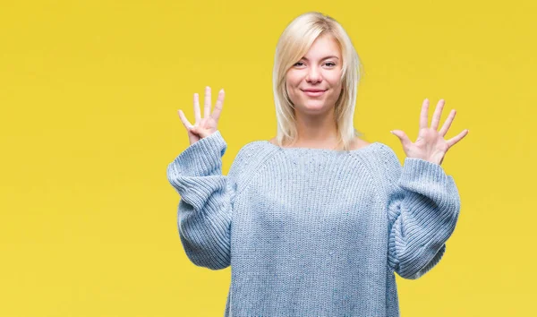 Unga Vackra Blonda Kvinnan Bär Vinter Tröja Över Isolerade Bakgrund — Stockfoto