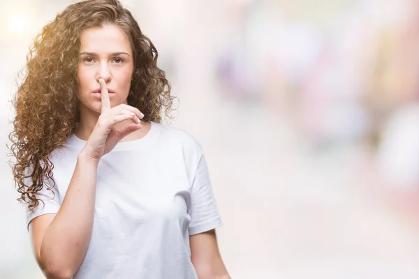 Mooie Brunette Krullend Haar Jong Meisje Dragen Casual Shirt Geïsoleerde — Stockfoto