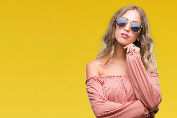 Schöne Junge Blonde Frau Mit Retro Sonnenbrille Über Isoliertem Hintergrund — Stockfoto