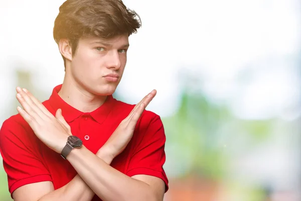 Jonge Knappe Man Met Rode Shirt Geïsoleerde Achtergrond Afwijzing Expressie — Stockfoto
