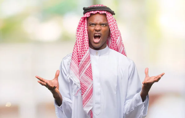 Jeune Homme Arabe Africain Portant Keffiyeh Traditionnelle Sur Fond Isolé — Photo