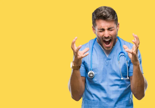 Jovem Bonito Médico Enfermeiro Homem Sobre Fundo Isolado Celebrando Louco — Fotografia de Stock