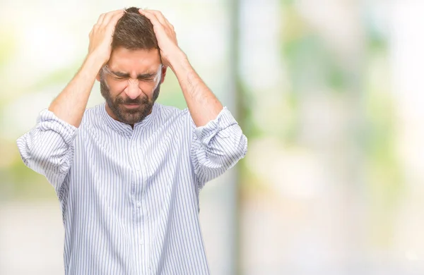 Erwachsener Hispanischer Mann Mit Isoliertem Hintergrund Der Unter Kopfschmerzen Leidet — Stockfoto