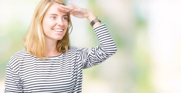 Mooie Jonge Vrouw Strepen Trui Dragen Geïsoleerd Achtergrond Erg Blij — Stockfoto