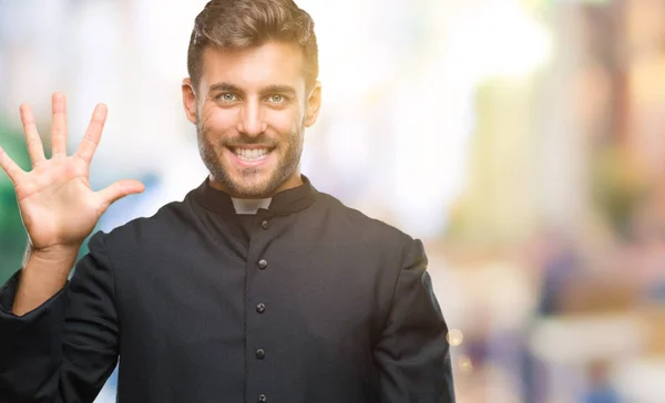 Joven Sacerdote Cristiano Católico Sobre Fondo Aislado Mostrando Señalando Con — Foto de Stock