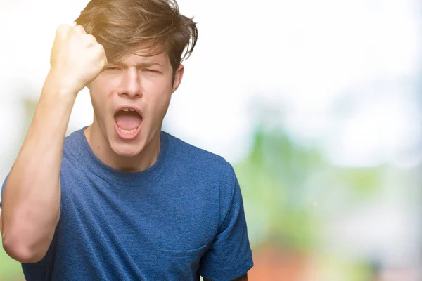 Joven Hombre Guapo Vistiendo Camiseta Azul Sobre Fondo Aislado Enojado — Foto de Stock