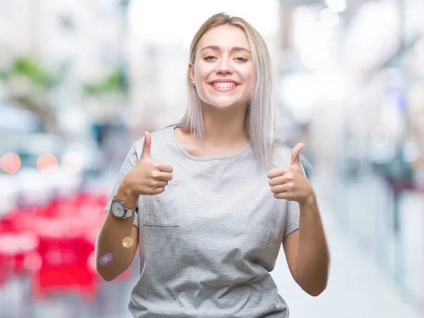 Unga Blonda Kvinnan Över Isolerade Bakgrund Framgång Tecken Gör Positiv — Stockfoto