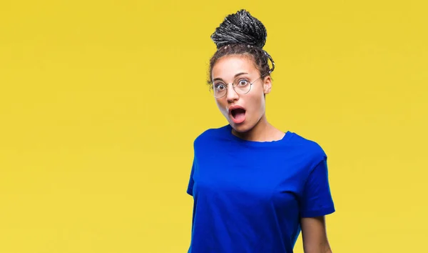 Jovem Trançado Cabelo Afro Americano Menina Vestindo Óculos Sobre Fundo — Fotografia de Stock