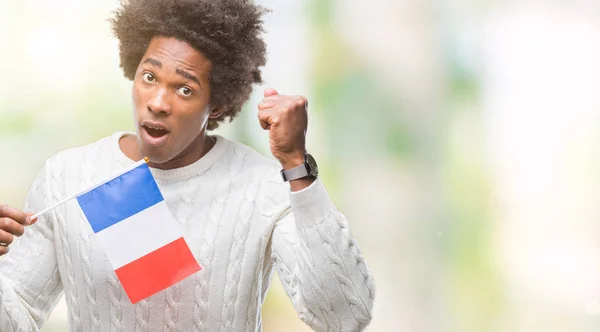 法国黑人人旗子在孤立的背景恼怒和沮丧的呼喊以愤怒 疯狂和咆哮用举起的手 愤怒概念 — 图库照片