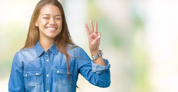 Giovane Bella Donna Bruna Che Indossa Camicia Jeans Blu Sfondo — Foto Stock