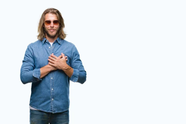 Joven Hombre Guapo Con Pelo Largo Con Gafas Sol Sobre — Foto de Stock