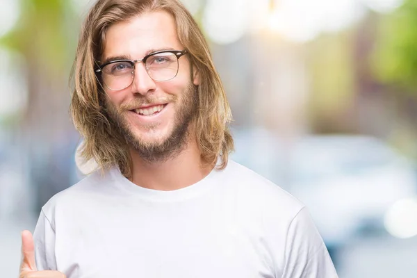 Young Handsome Man Long Hair Wearing Glasses Isolated Background Doing — Stock Photo, Image