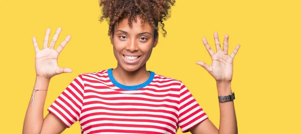 Linda Jovem Afro Americana Sobre Fundo Isolado Mostrando Apontando Para — Fotografia de Stock