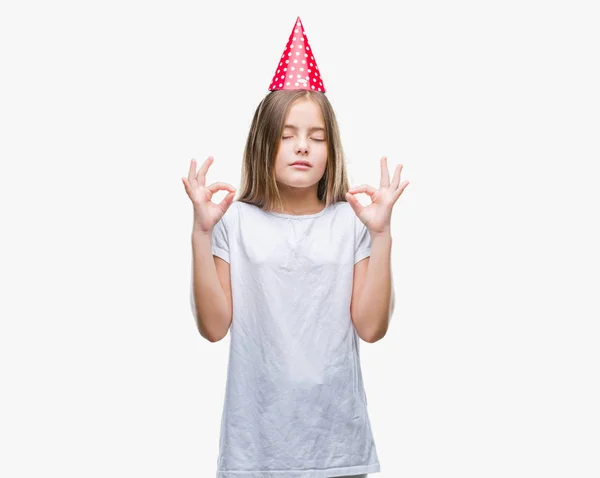 Menina Bonita Nova Usando Boné Aniversário Sobre Fundo Isolado Relaxar — Fotografia de Stock