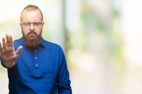 Joven Hombre Hipster Caucásico Con Gafas Sobre Fondo Aislado Haciendo —  Fotos de Stock