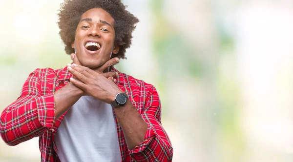 Afro Amerikan Man Över Isolerade Bakgrund Skrika Och Kväva Eftersom — Stockfoto