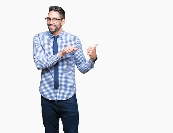 Joven Hombre Negocios Con Gafas Sobre Fondo Aislado Señalando Hacia — Foto de Stock