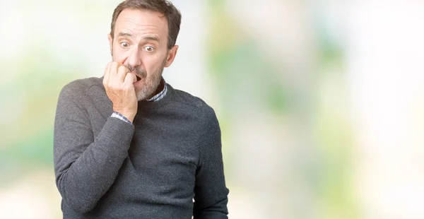 Hombre Mayor Mediana Edad Guapo Usando Suéter Sobre Fondo Aislado —  Fotos de Stock