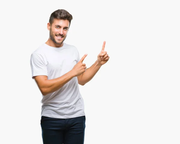 Joven Hombre Guapo Sobre Fondo Aislado Sonriendo Mirando Cámara Apuntando — Foto de Stock