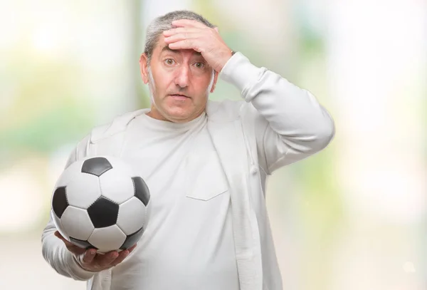 Knappe Senior Man Houdt Van Voetbal Voetbal Geïsoleerde Achtergrond Benadrukt — Stockfoto