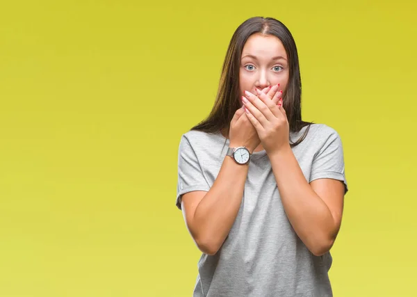 Junge Kaukasische Schöne Frau Über Isolierten Hintergrund Schockiert Mund Mit — Stockfoto