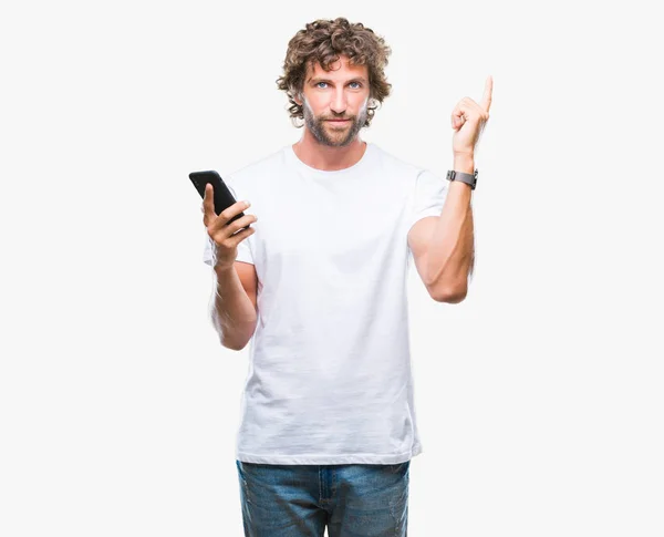 Knappe Man Van Spaanse Model Verzenden Bericht Sms Smartphone Geïsoleerde — Stockfoto