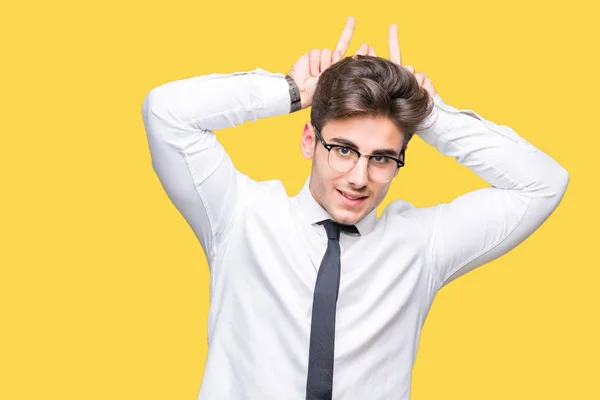 Mladí Obchodní Muž Nosí Brýle Izolované Pozadí Vystupují Legrační Bláznivé — Stock fotografie