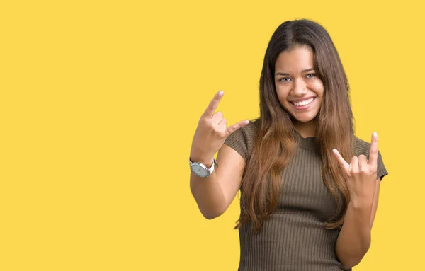 Jovem Bela Mulher Morena Sobre Fundo Isolado Gritando Com Expressão — Fotografia de Stock