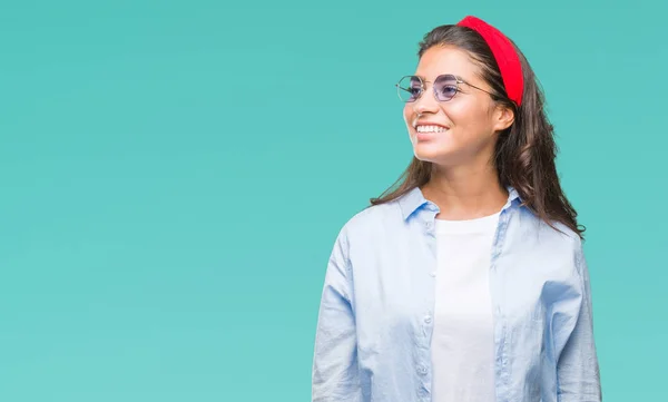 Joven Mujer Árabe Hermosa Con Gafas Sol Sobre Fondo Aislado —  Fotos de Stock