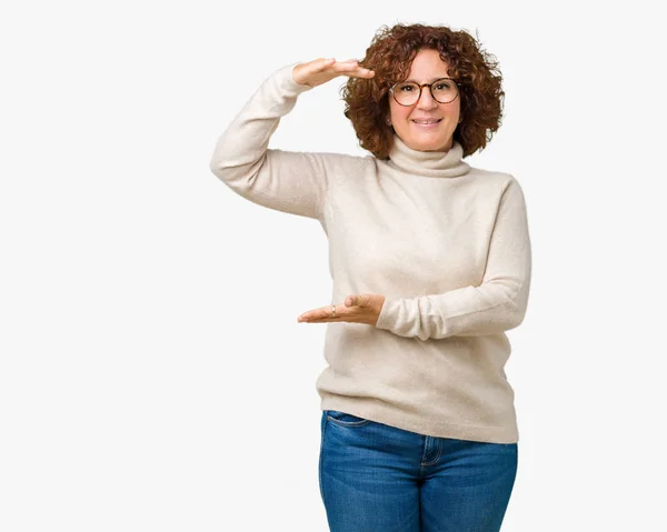 Schöne Seniorin Mittleren Alters Rollkragenpullover Und Brille Über Isoliertem Hintergrund — Stockfoto
