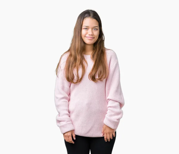 Mujer Morena Hermosa Joven Vistiendo Suéter Invierno Rosa Sobre Fondo — Foto de Stock