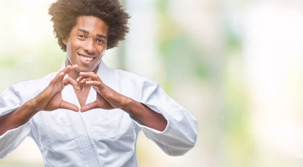 Afro Amerikansk Man Bär Karate Kimono Över Isolerade Bakgrund Leende — Stockfoto