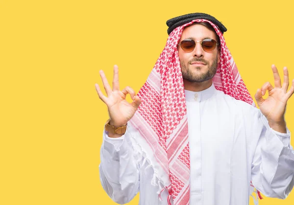 Young Handsome Man Wearing Keffiyeh Isolated Background Relax Smiling Eyes — Stock Photo, Image