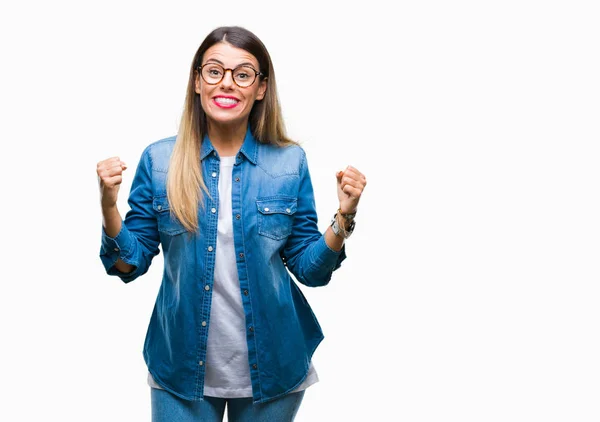 Joven Hermosa Mujer Con Gafas Sobre Fondo Aislado Celebrando Sorprendido — Foto de Stock